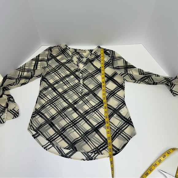 Priced to Sell!! Banana Republic XS Sheer Plaid Button-Up Blouse - Picture 9 of 11